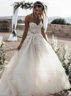 Simple White Sweetheart Boho Summer Beach Wedding Dresses