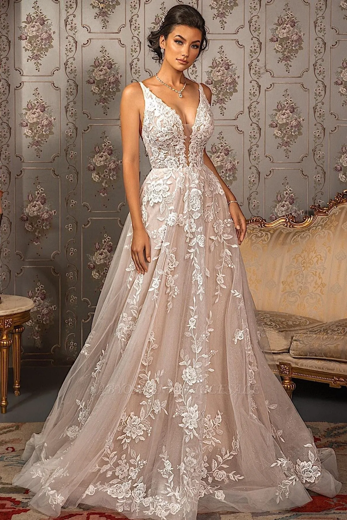 Hot Summer Floor Length V-neck Sleeveless Lace Wedding Dress