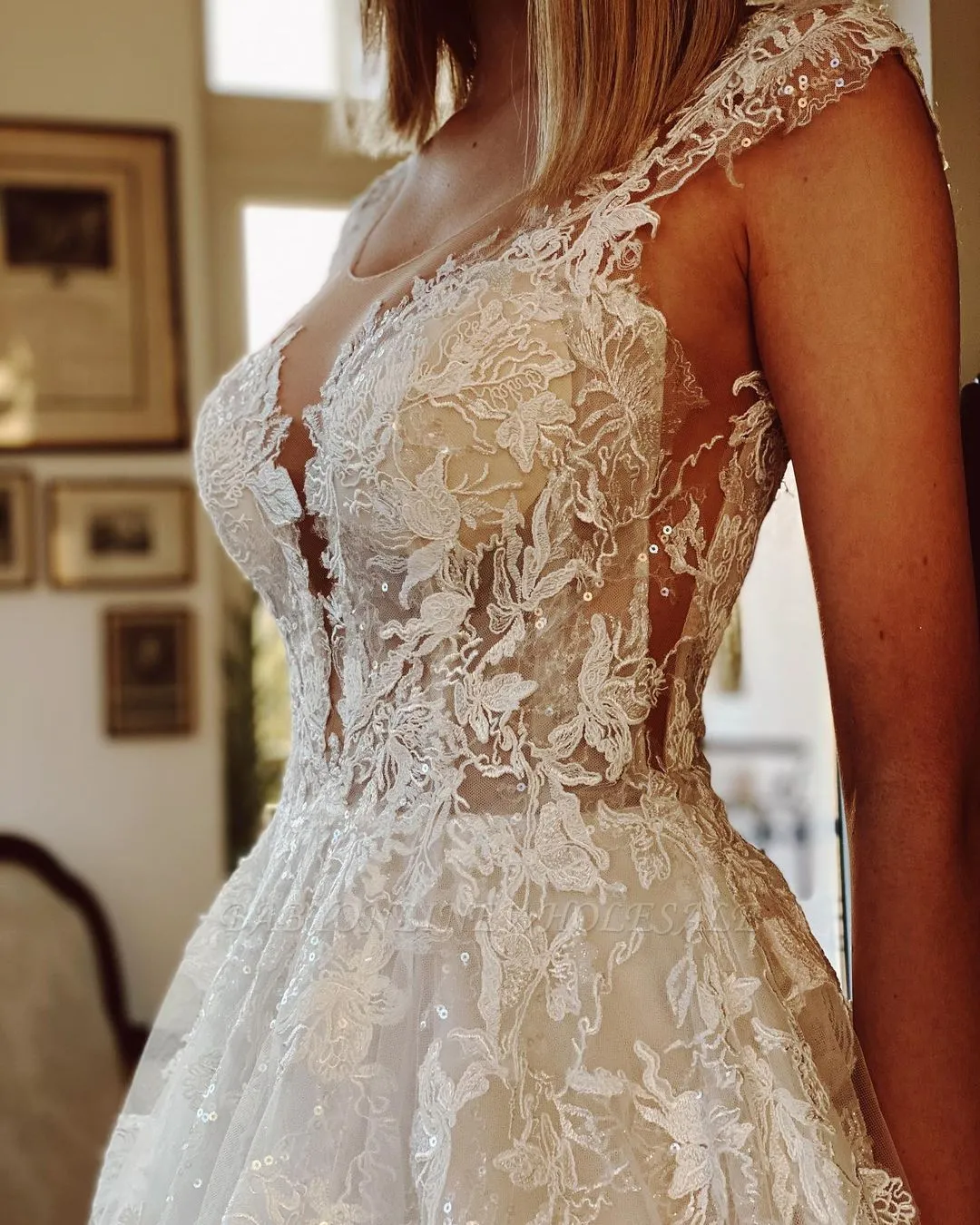 V-Neck A-line Wedding Dress Sleeveless Tulle Lace Appliques Bridal Dress - Image 5