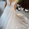 V-Neck A-line Wedding Dress Sleeveless Tulle Lace Appliques Bridal Dress