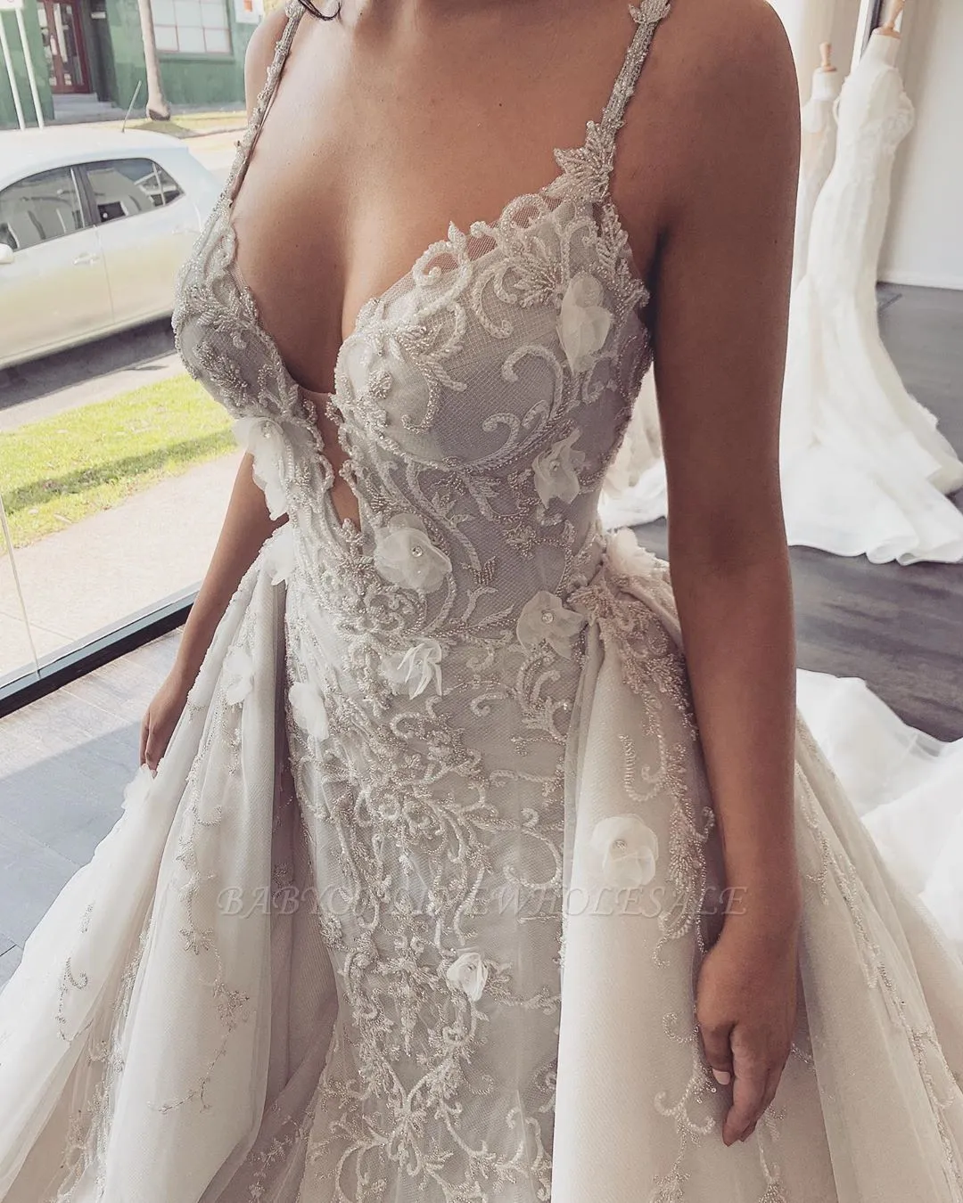 Sexy V-neck Sleeveless Lace Overskirt Bridal Gowns For Wedding 2021 - Image 4