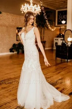 Elegant Sleeveless Straps V-neck A-Line Tulle Wedding Dress With Ruffles