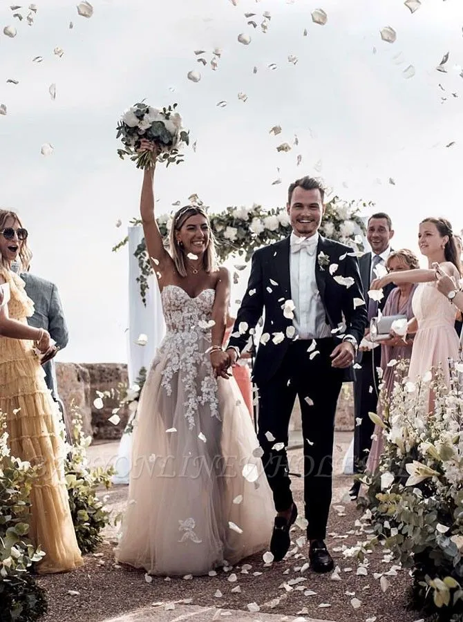 Simple White Sweetheart Boho Summer Beach Wedding Dresses - Image 3