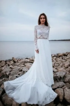 Stunning White Floral Chiffon Wedding Dress Long Sleeves Beach Bridal Dress