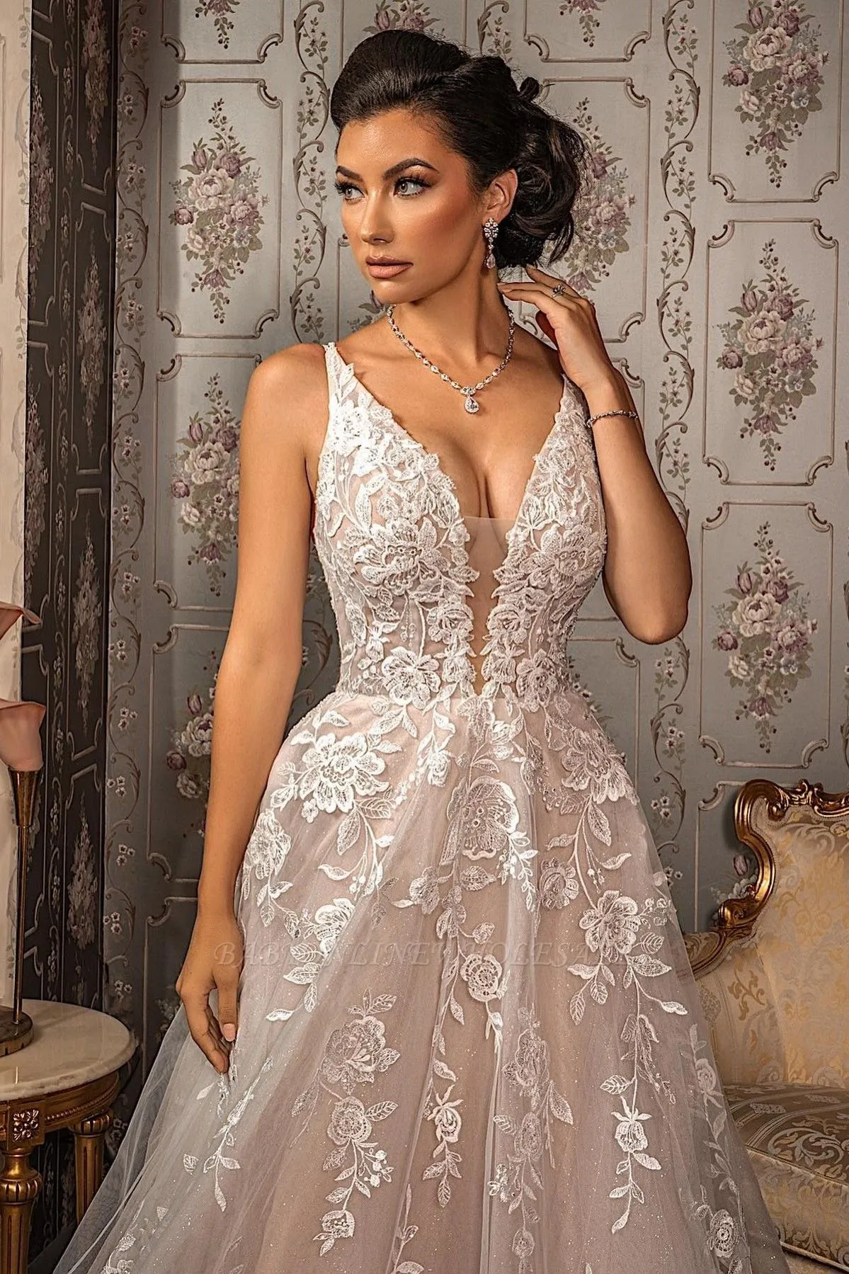 Hot Summer Floor Length V-neck Sleeveless Lace Wedding Dress - Image 5
