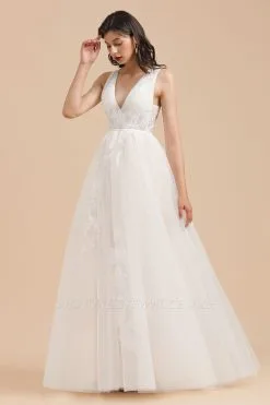 Ivory V-Neck Tulle Lace Appliques Simple Wedding Dress Garden Wedding Gowns Floor Length