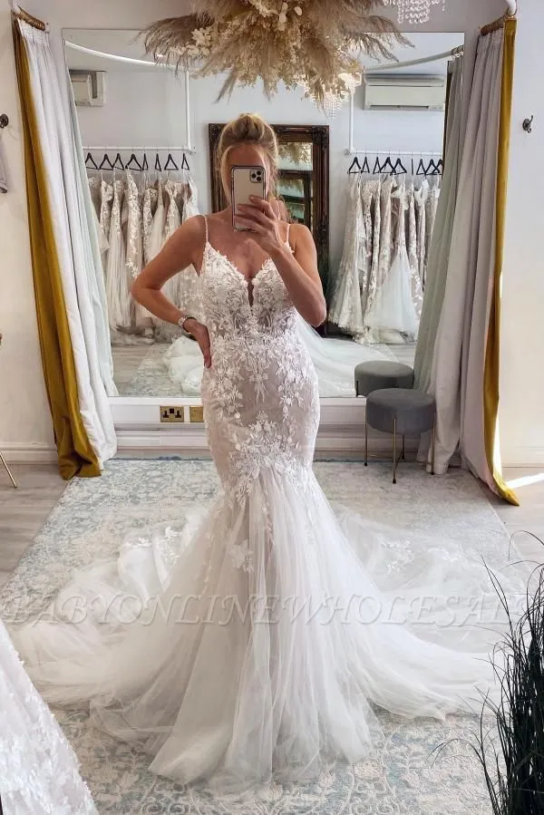 Gorgeous Floral Lace Mermaid Wedding Dress Spaghetti Straps V-Neck Bridal Gown