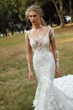 Stylish White Floral Lace Mermaid Bridal Dress Long Sleeves V-Neck Wedding Gown