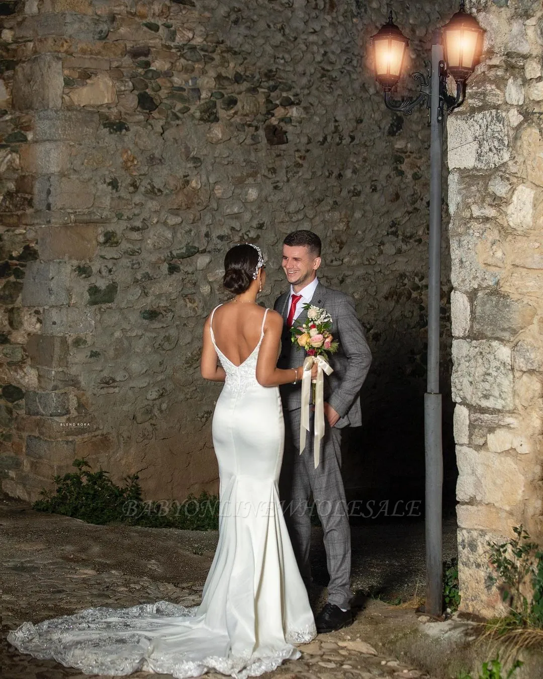 Charming Spaghetti Straps V-neck Slim Mermaid Wedding Dress Sleeveless Bridal Dress With Lace Appliques - Image 3